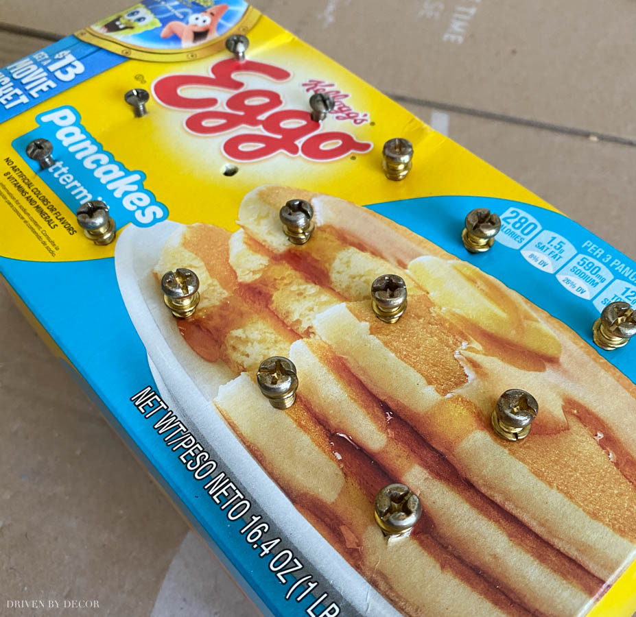 how-spray-paint-screws-1 A great trick for spray painting screws!